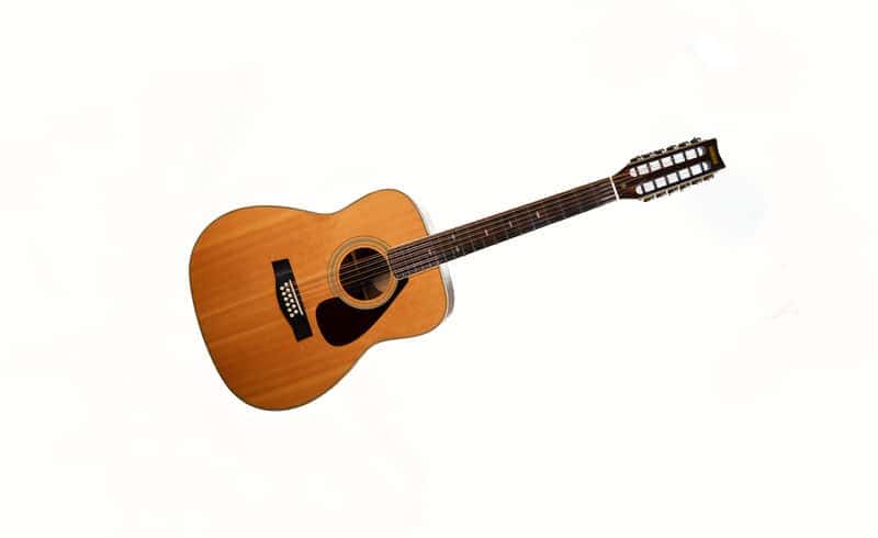Yamaha FG-512 2 strings acoustic guitar